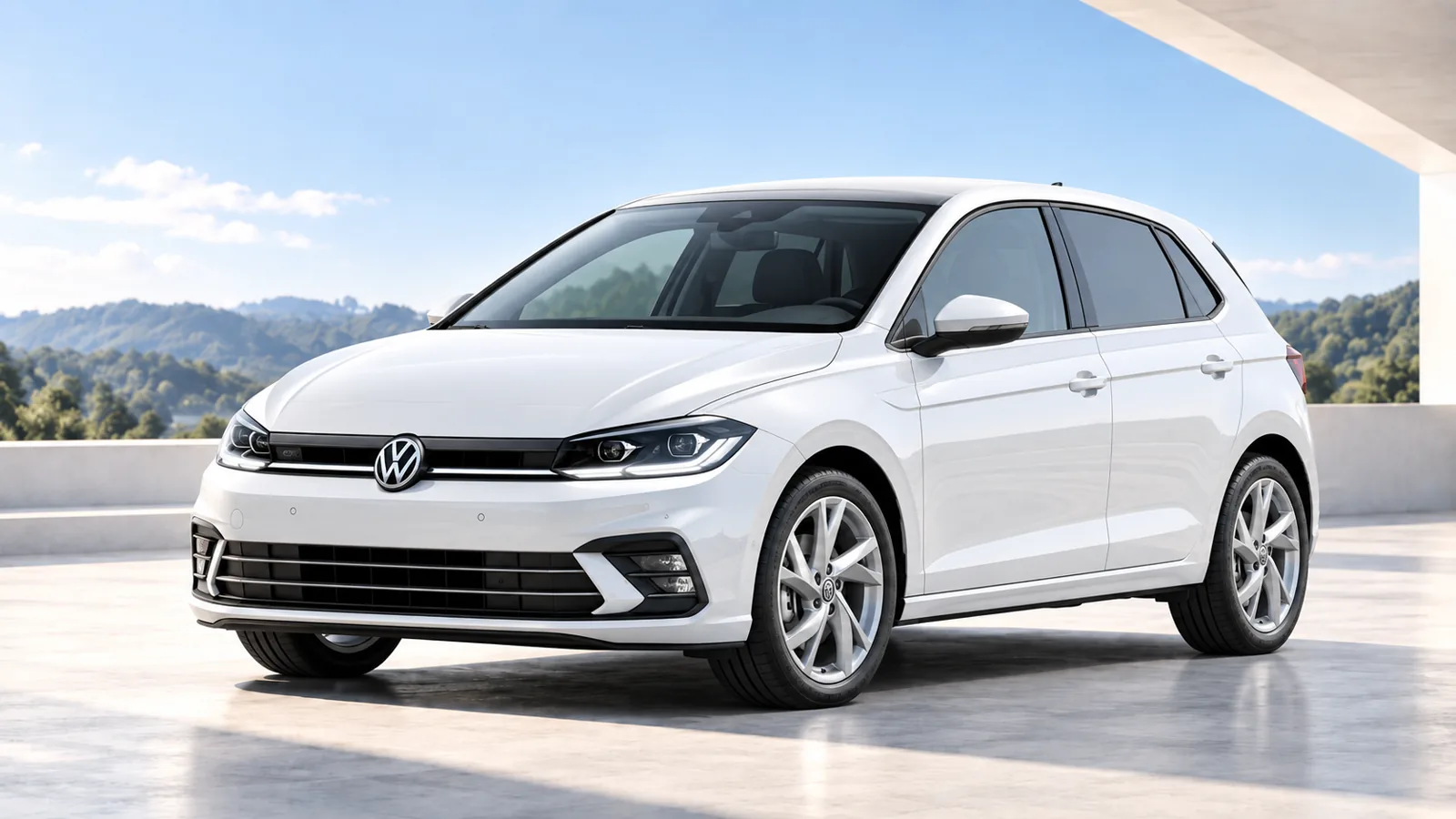 Weißer Volkswagen Polo auf einer sonnigen Terrasse