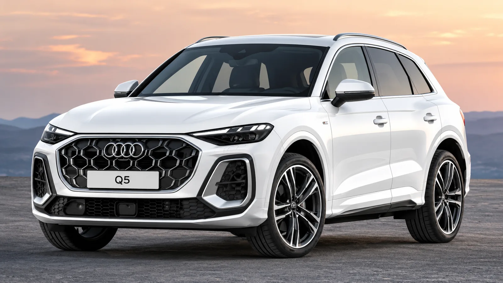 Weißer Audi Q5 bei Sonnenuntergang